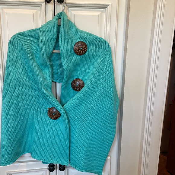 Beautiful turquoise chunky knit shaw. - Picture 2 of 3